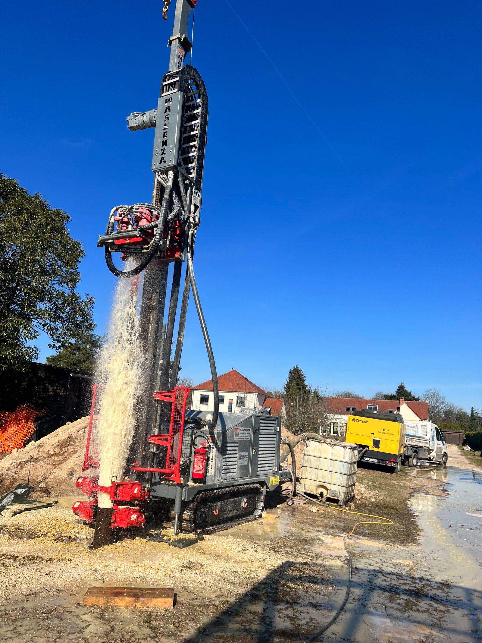 Réalisation d'un forage de 73 mètres de profondeur de diametre 350mm centre equestre (fontainebleau)